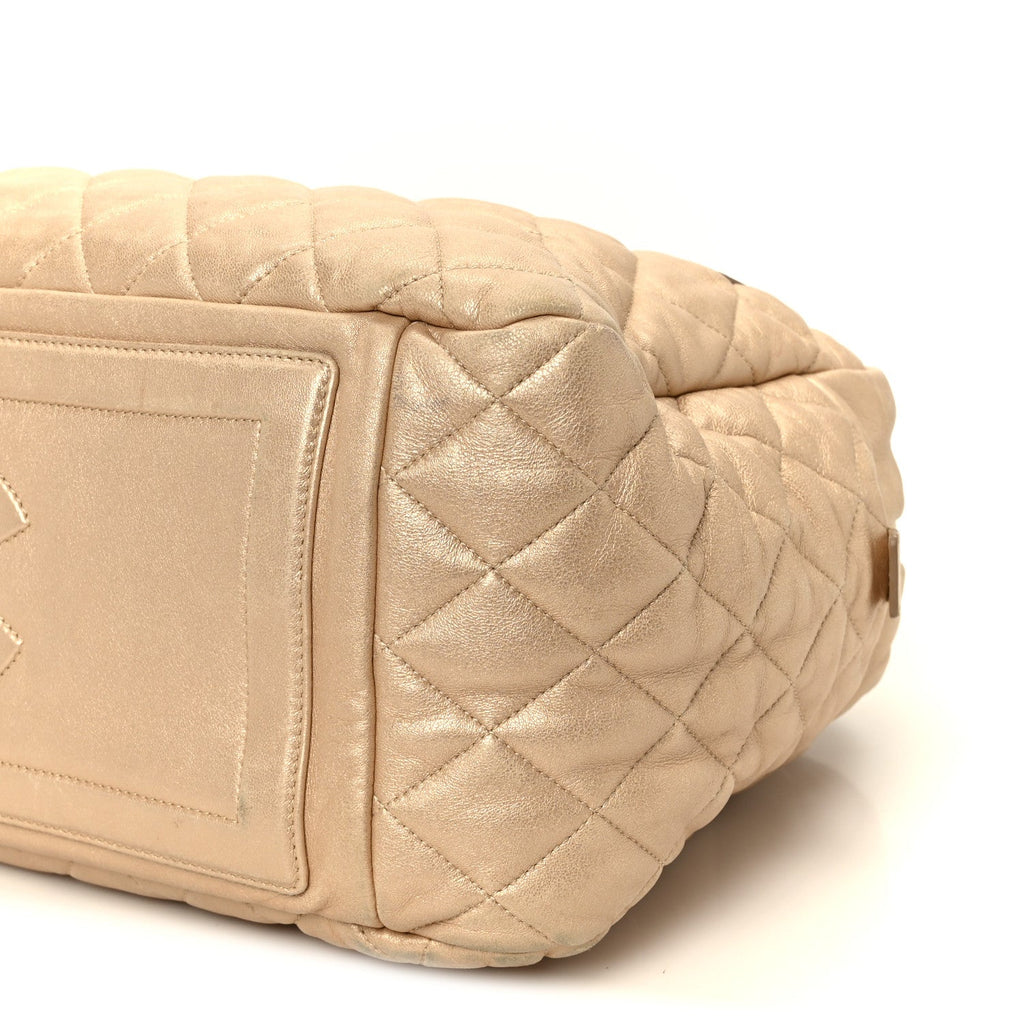 METALLIC LAMBSKIN QUILTED COCO COCOON BOWLER LIGHT GOLD