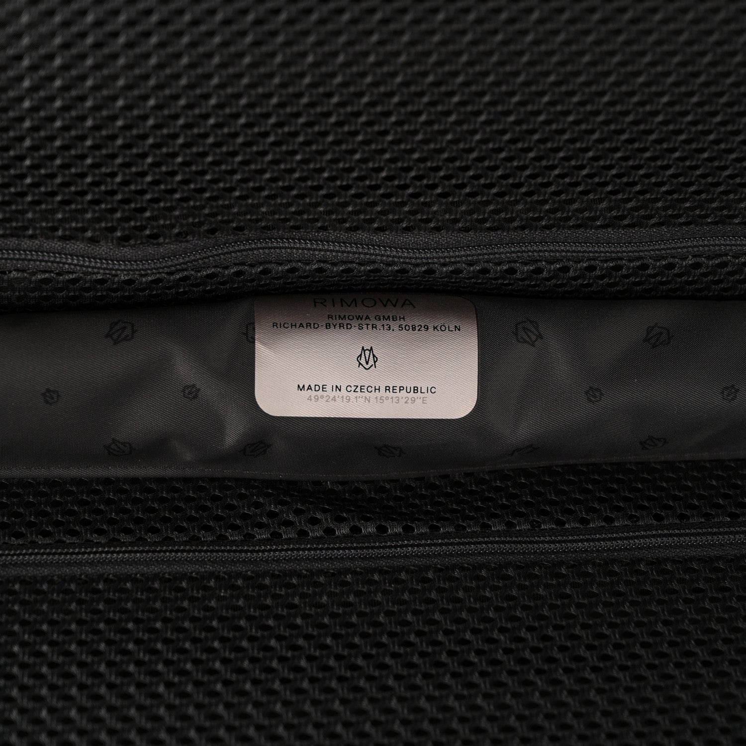 GLOSS POLYCARBONATE ESSENTIAL LITE CABIN U BLACK