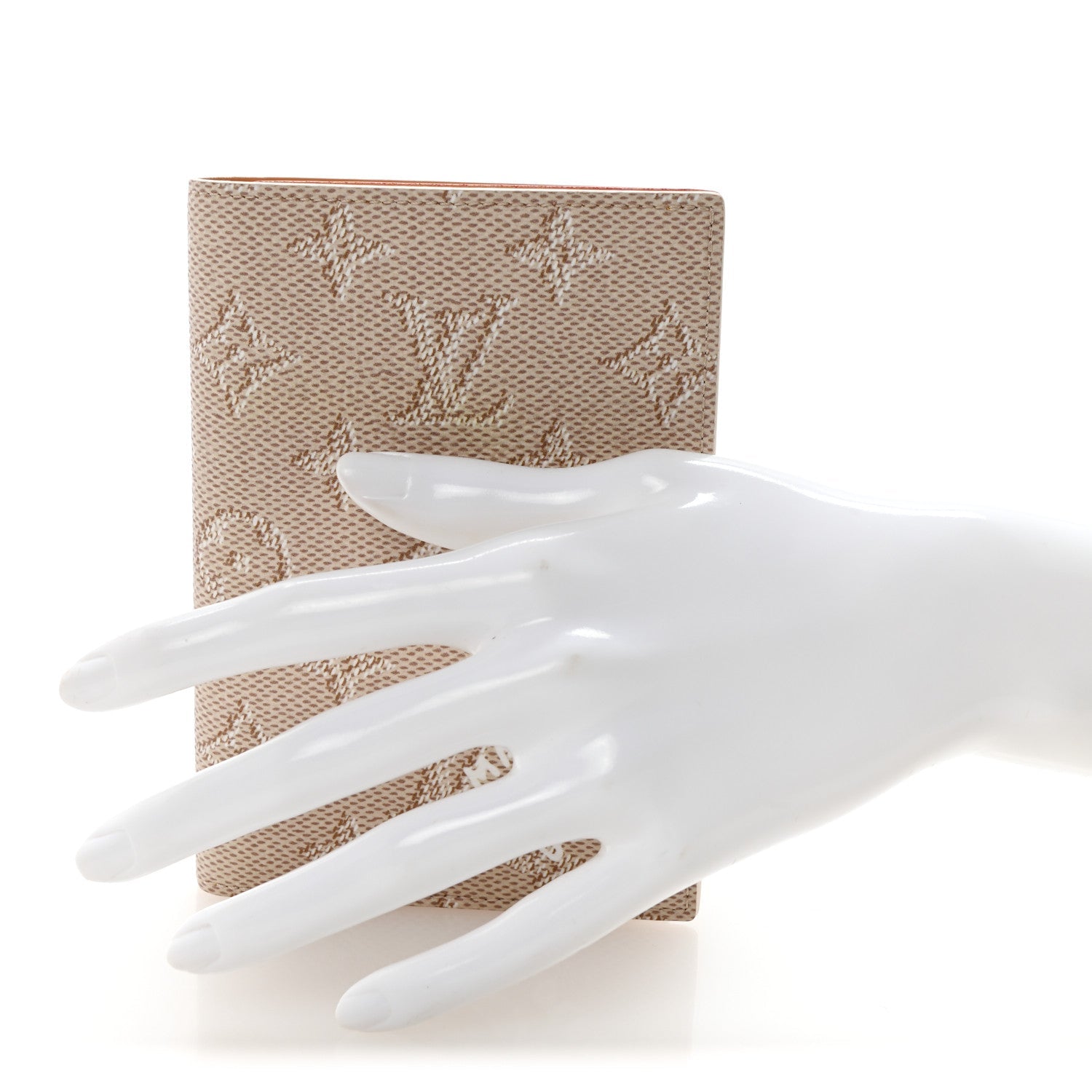 MONOGRAM HERITAGE PASSPORT COVER LIN
