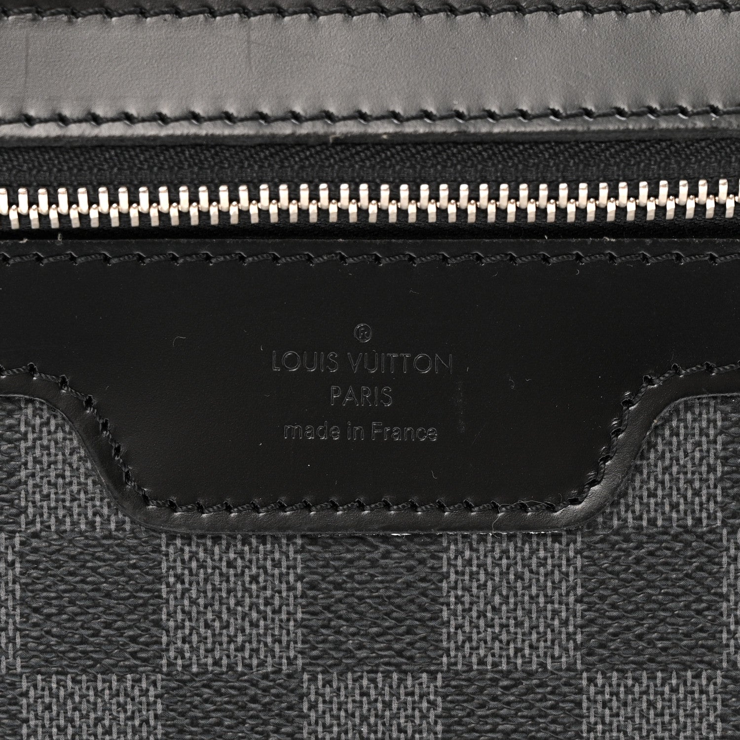 Damier Graphite Pegase 45