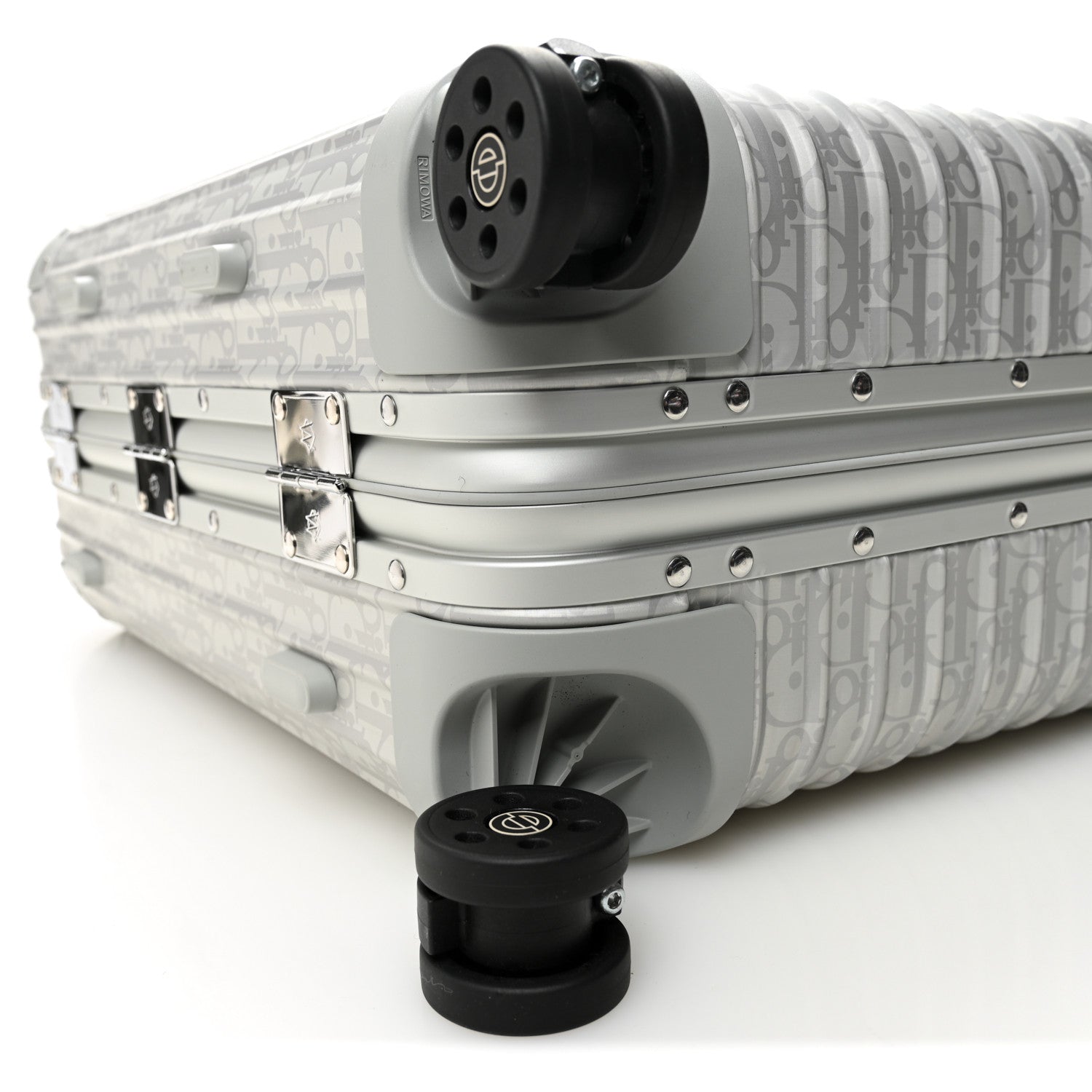 X RIMOWA Aluminum Gradient Cabin Luggage Silver