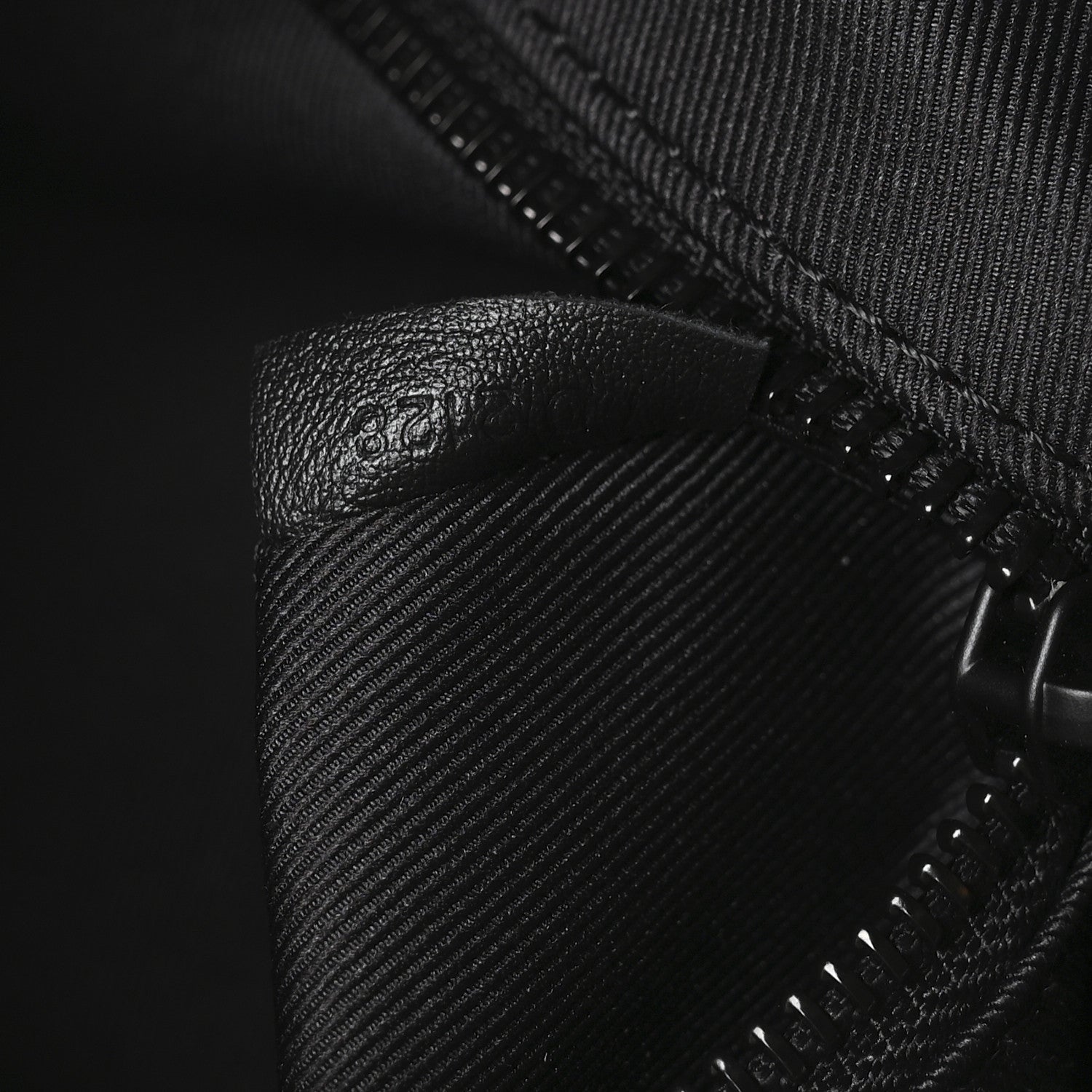 MONOGRAM ECLIPSE GLAZE KEEPALL BANDOULIERE 50