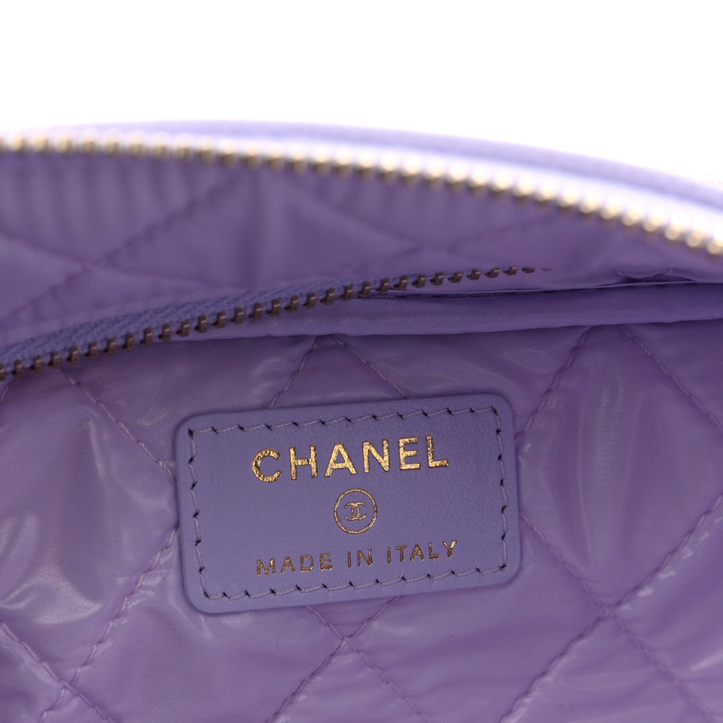 CAVIAR QUILTED TOILETRY CASE WITH CHAIN LIGHT PURPLE