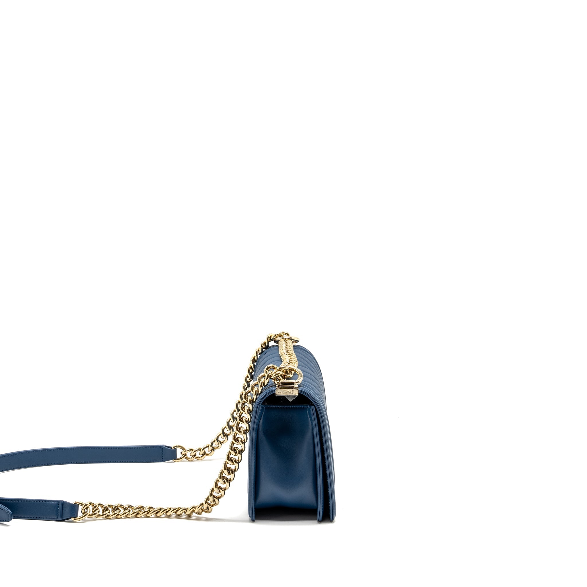 CHANEL MEDIUM CHEVRON BOY BAG CALFSKIN BLUE GHW