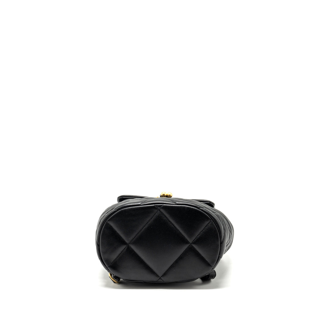 CHANEL 24C 19 BACKPACK SHINY LAMBSKIN BLACK MULTICOLOUR HARDWARE(MICROCHIP)