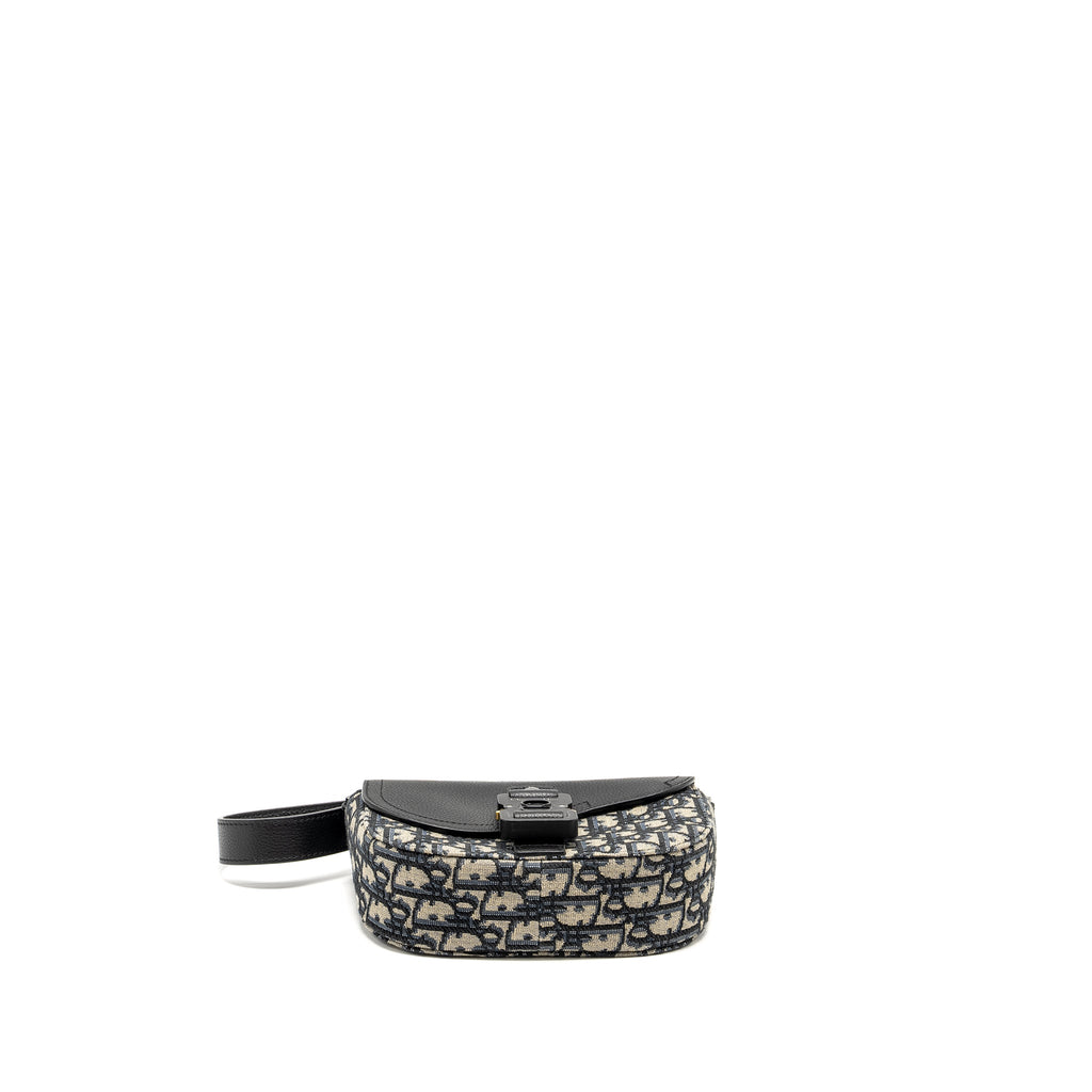 DIOR HOMME MINI SADDLE MESSENGER BAG WITH FLAP OBLIQUE JACQUARD/GRAINED CALFSKIN MULTICOLOUR HARDWARE
