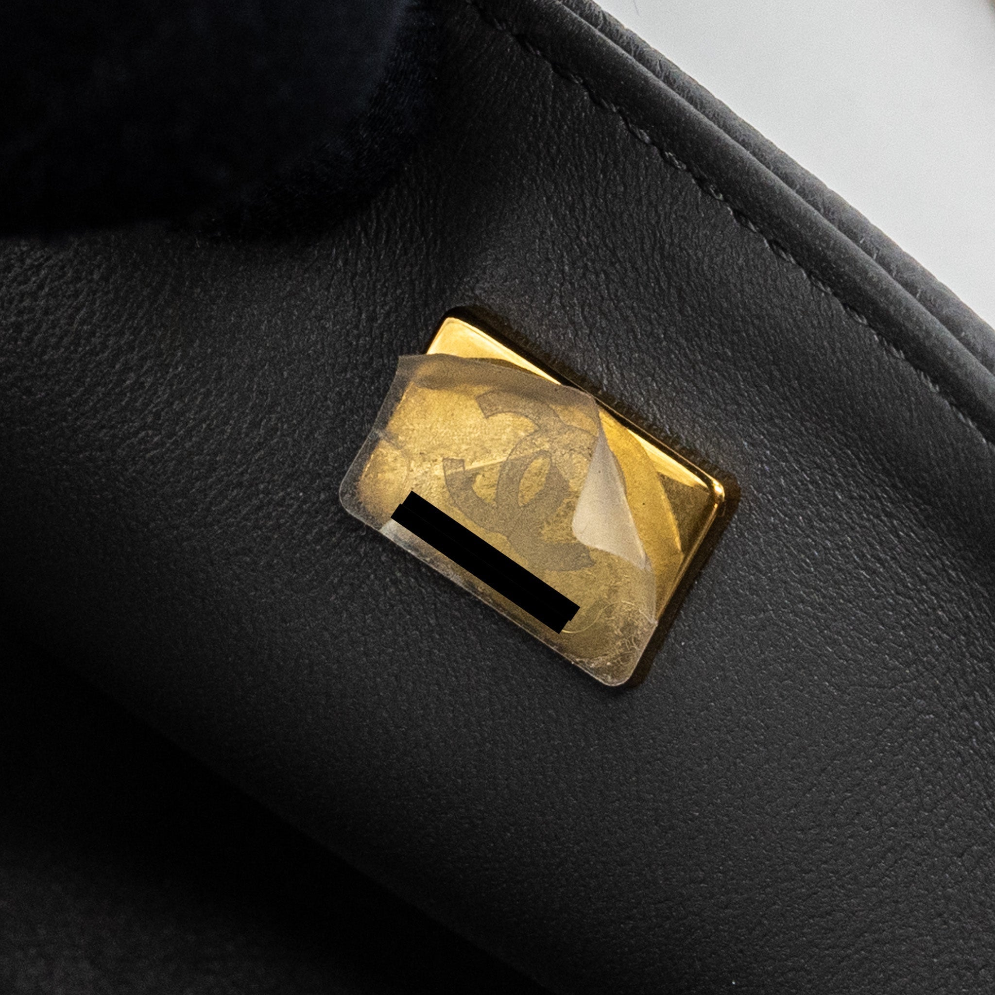 CHANEL 22A ROUND BOY MESSENGER BAG CAVIAR GREY GHW(MICROCHIP)