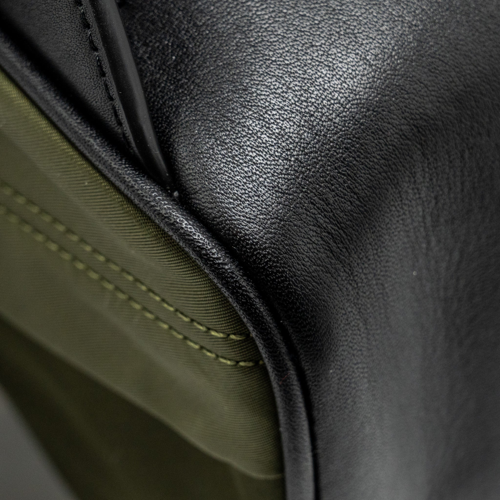 BURBERRY LOGO / ICON STRIPE BACKPACK NYLON DARK GREEN/MULTICOLOUR SHW