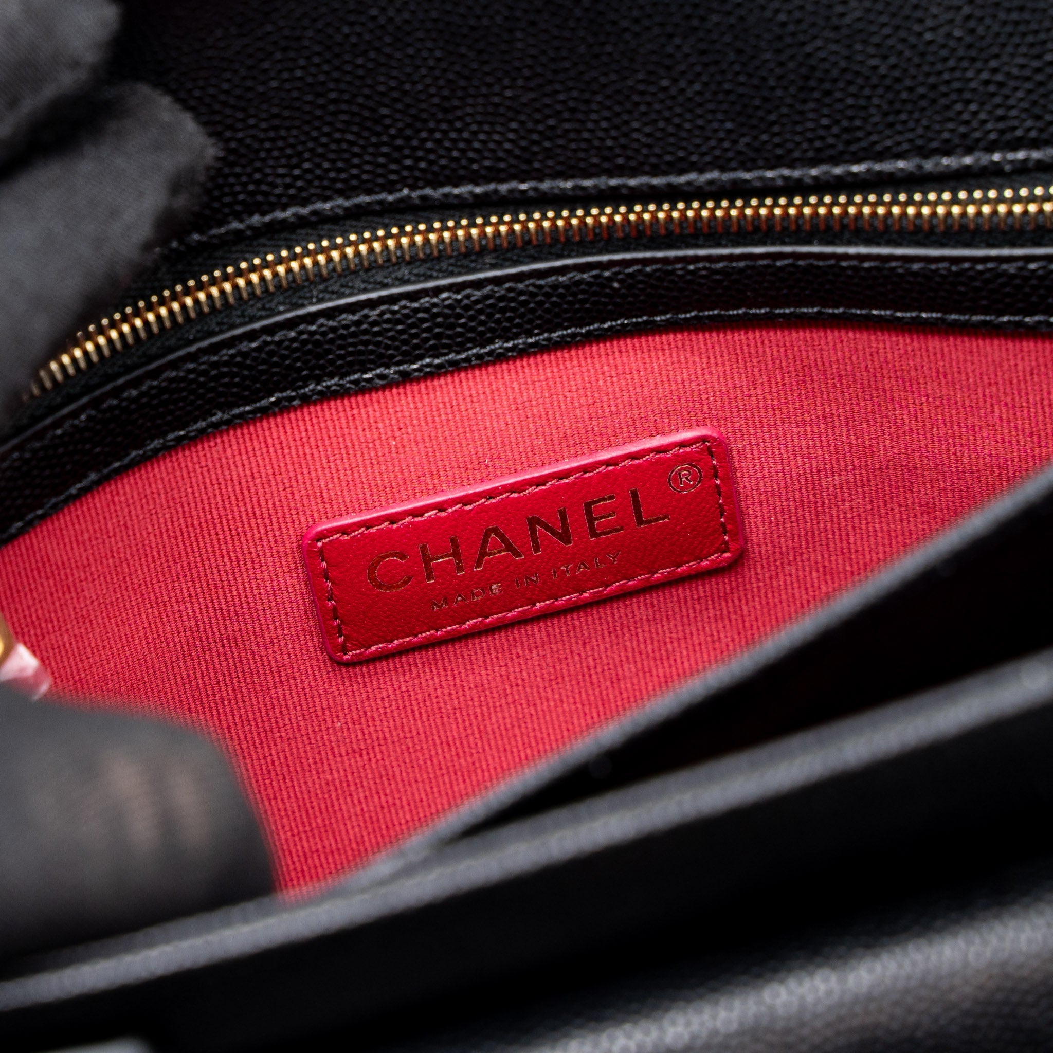 CHANEL MESSENGER BAG CAVIAR BLACK BRUSHED GHW (MICROCHIP)