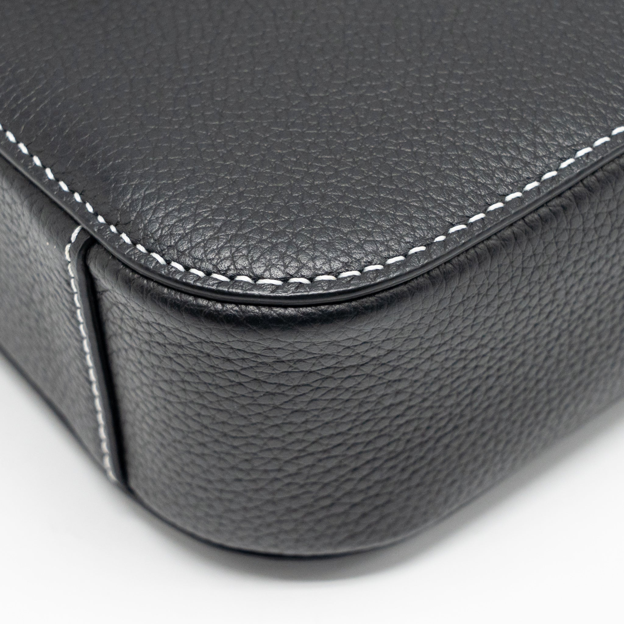DIOR MEDIUM SADDLE FLAP MESSENGER BAG GRAINED CALFSKIN BLACK GHW