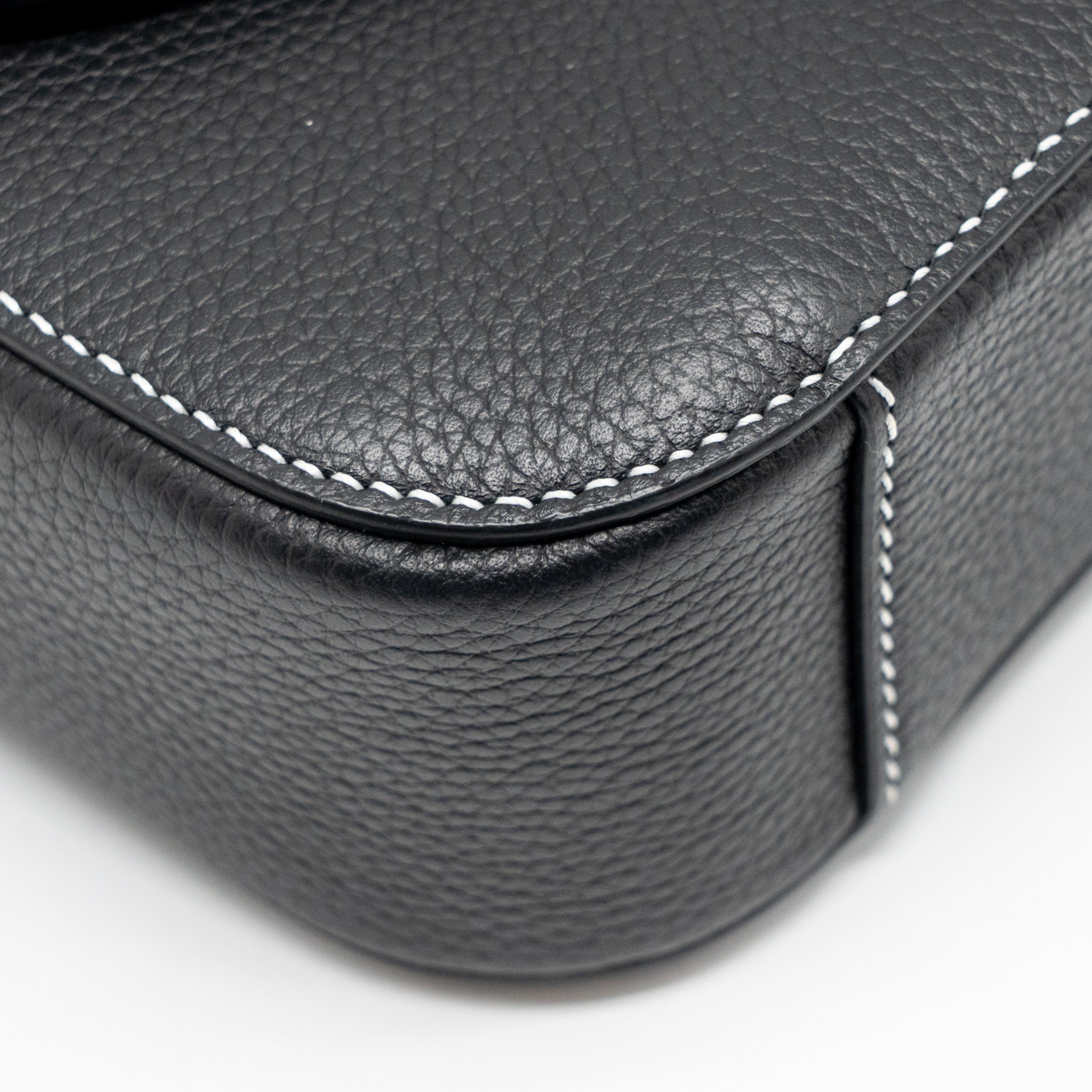 DIOR MEDIUM SADDLE FLAP MESSENGER BAG GRAINED CALFSKIN BLACK GHW