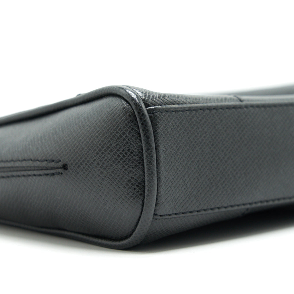 LOUIS VUITTON MEN'S MESSENGER BAG IN BLACK