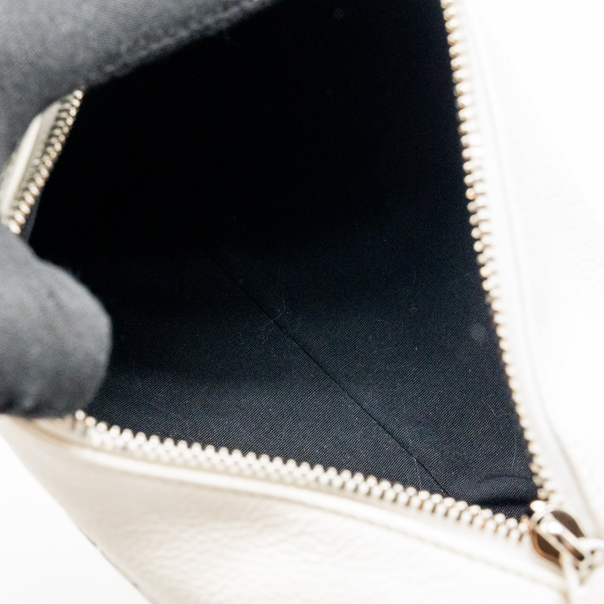 DIOR HOMME X DANIEL ARSHAM ROLLER MESSAGER BAG GRAINED CALFSKIN WHITE SHW