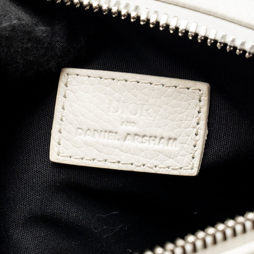 DIOR HOMME X DANIEL ARSHAM ROLLER MESSAGER BAG GRAINED CALFSKIN WHITE SHW