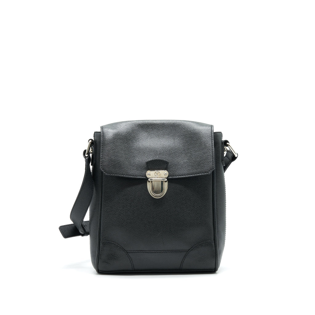 LOUIS VUITTON MEN'S MESSENGER BAG IN BLACK