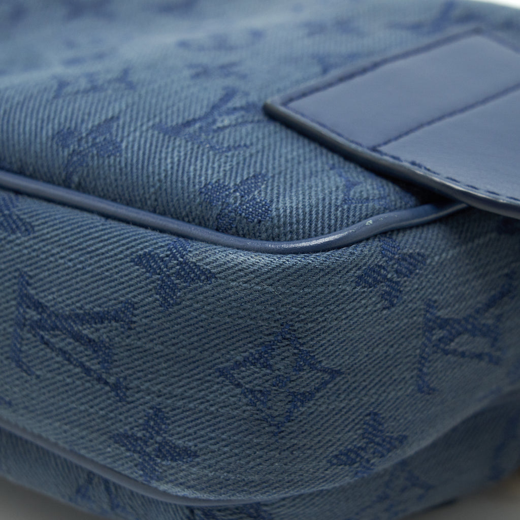 LOUIS VUITTON OUTDOOR BUMBAG DENIM NAVY