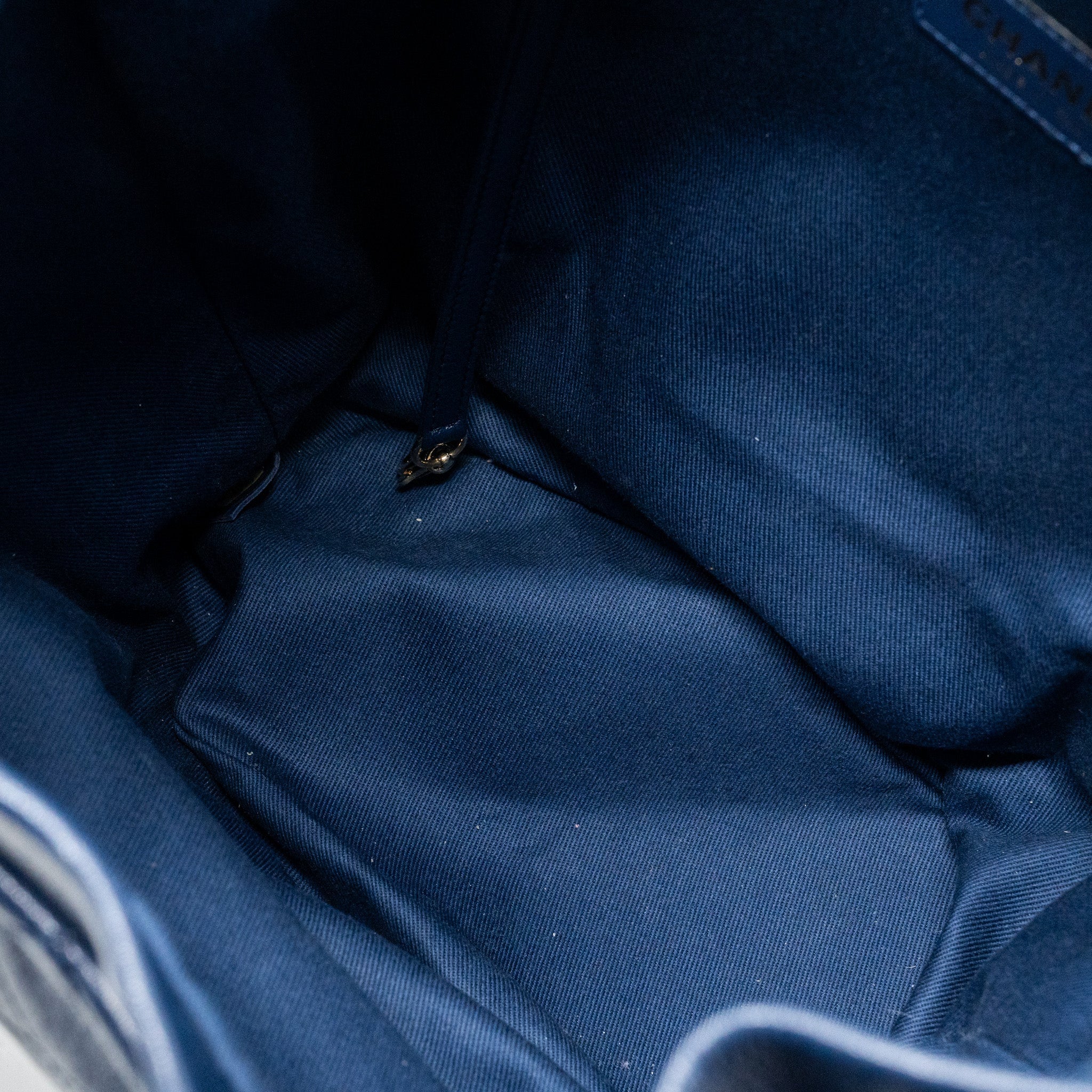 CHANEL DRAWSTRING BACKPACK LAMBSKIN / GRAINED CALFSKIN DARK BLUE LGHW
