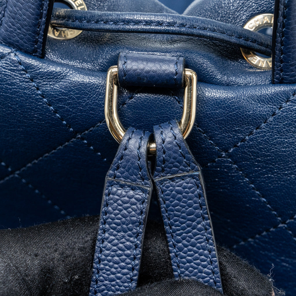 CHANEL DRAWSTRING BACKPACK LAMBSKIN / GRAINED CALFSKIN DARK BLUE LGHW