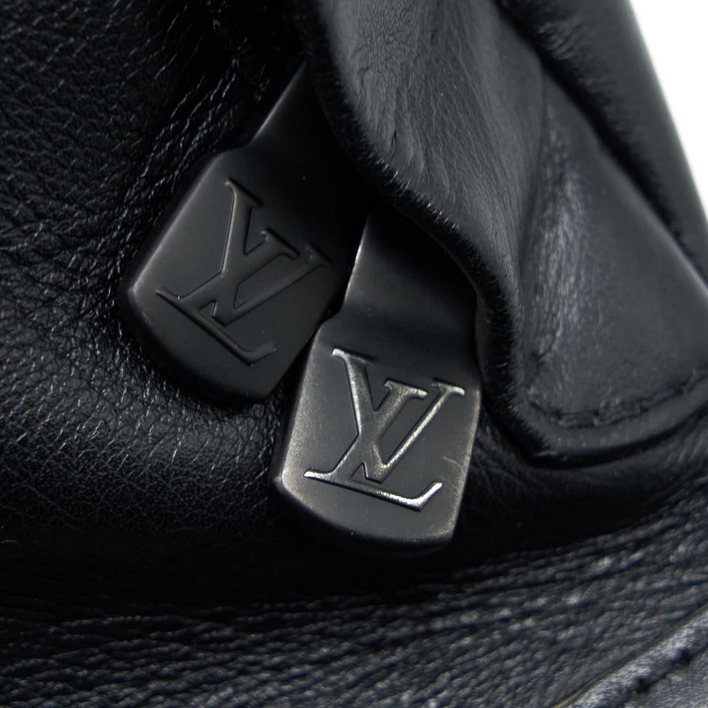 LOUIS VUITTON DISCOVERY BUMBAG PM MONOGRAM SHADOW CALFSKIN BLACK/BLACK HARDWARE