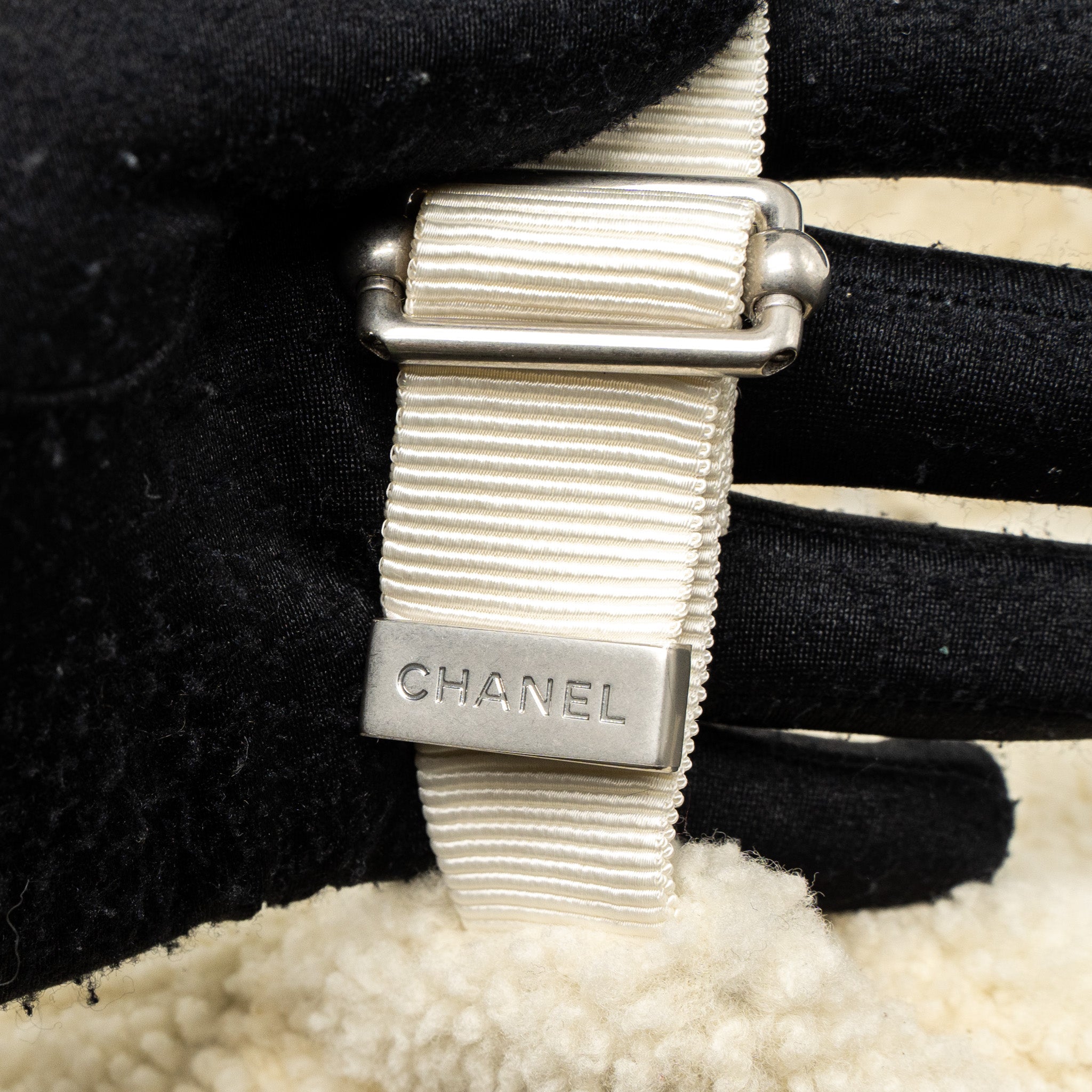 CHANEL 19B BACKPACK SHEARLING WHITE/MULTICOLOUR SHW