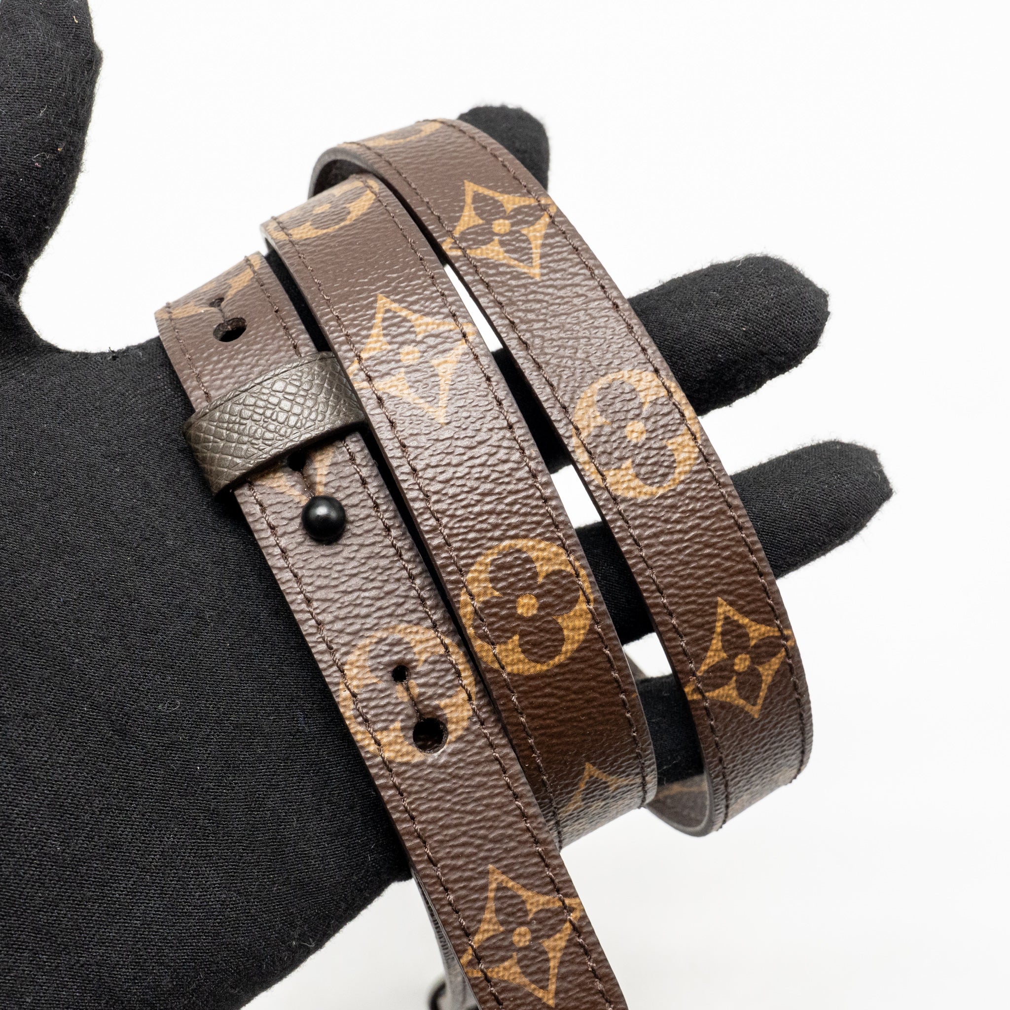 LOUIS VUITTON SOFT TRUNK WALLET TAIGA / MONOGRAM CANVAS KHAKI GREEN BLACK HARDWARE