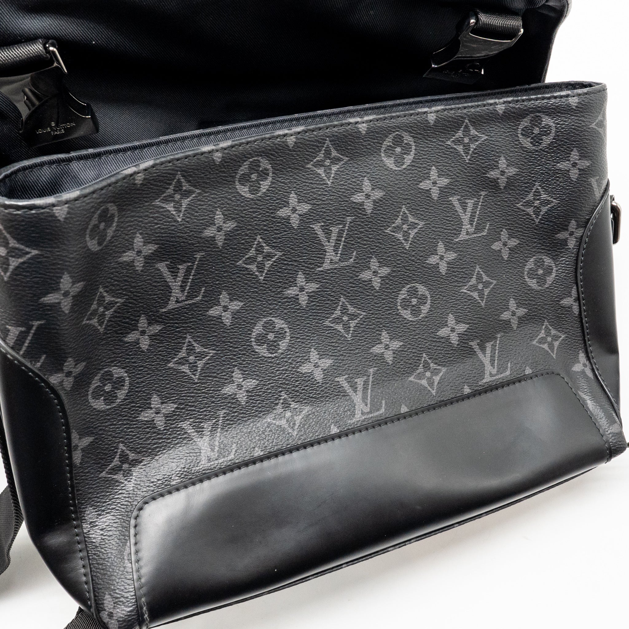 LOUIS VUITTON MESSENGER VOYAGER PM MONOGRAM ECLIPSE BLACK SHW