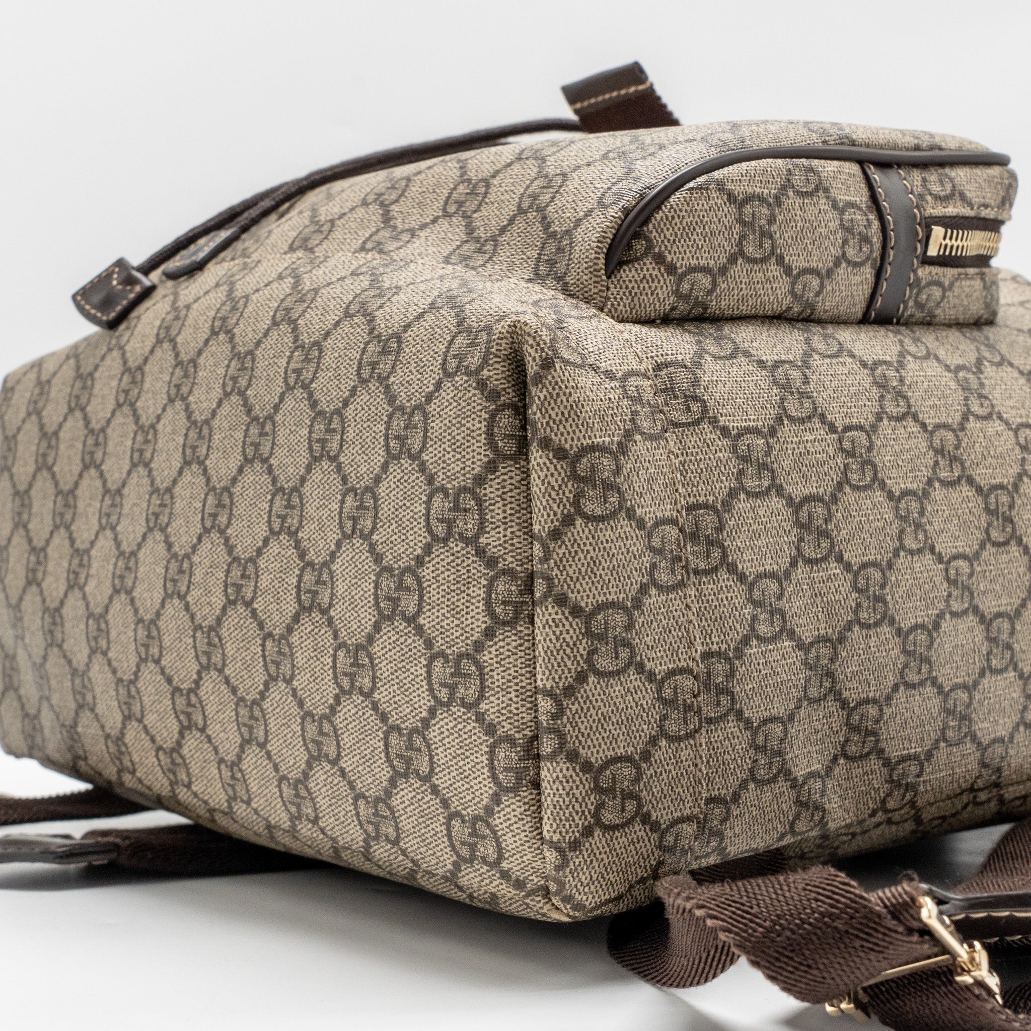 GUCCI SINGLE BUCKLE BACKPACK GG SUPREME CANVAS BROWN SHW