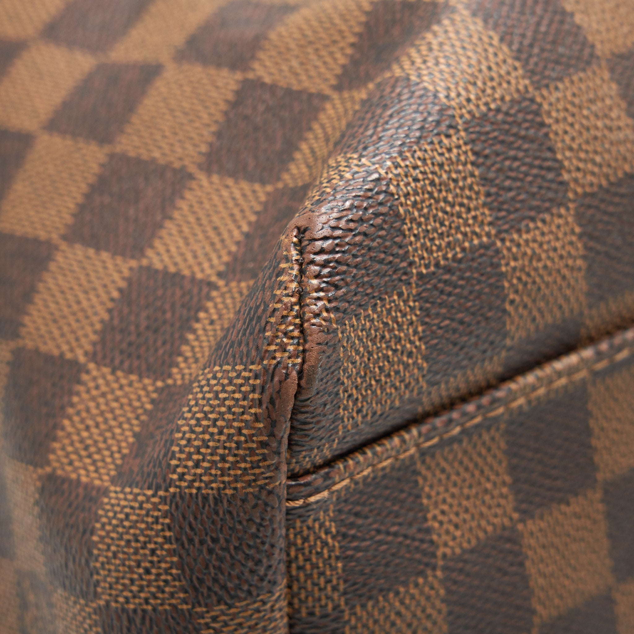 LOUIS VUITTON DAMIER EBENE LUGGAGE BAG