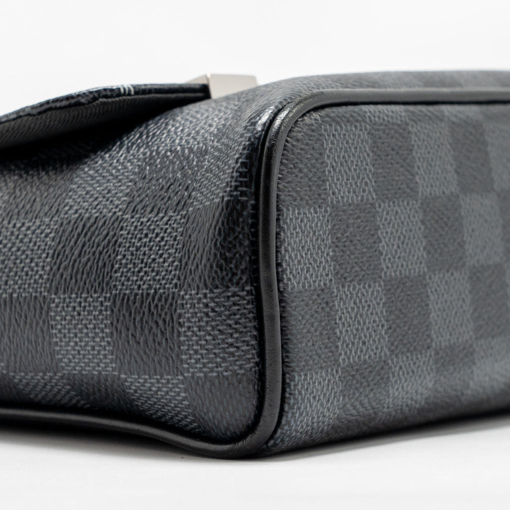 LOUIS VUITTON WORLD MAP DISTRICT MESSENGER BAG DAMIER GRAPHITE CANVAS SHW