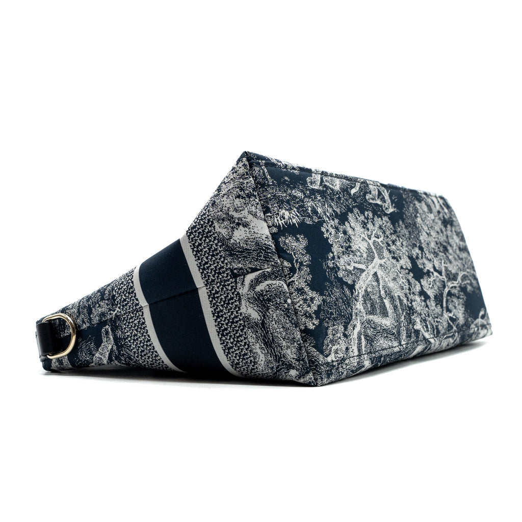 DIOR MEDIUM DIOR TRAVEL NOMAD POUCH FABRIC NAVY GHW