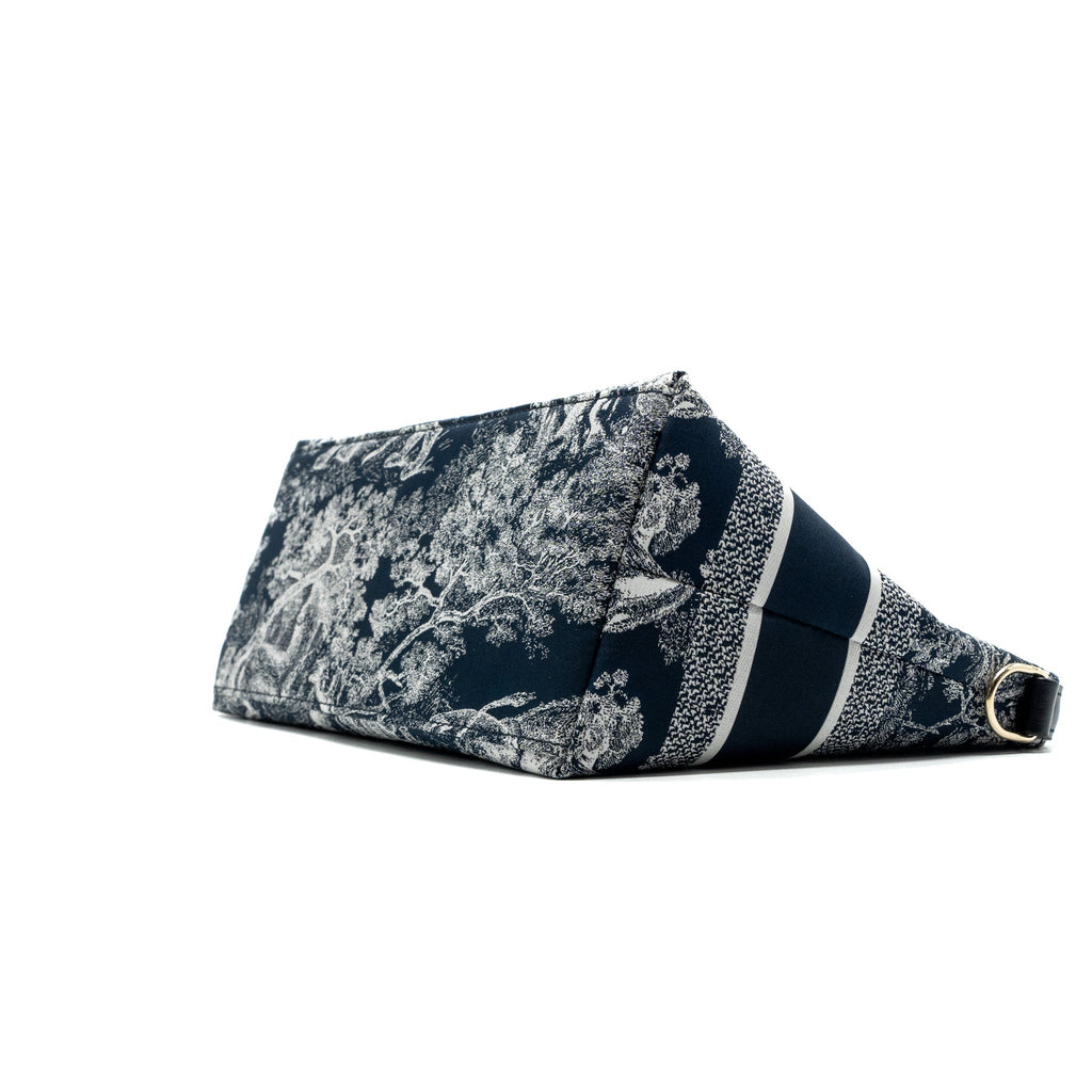 DIOR MEDIUM DIOR TRAVEL NOMAD POUCH FABRIC NAVY GHW