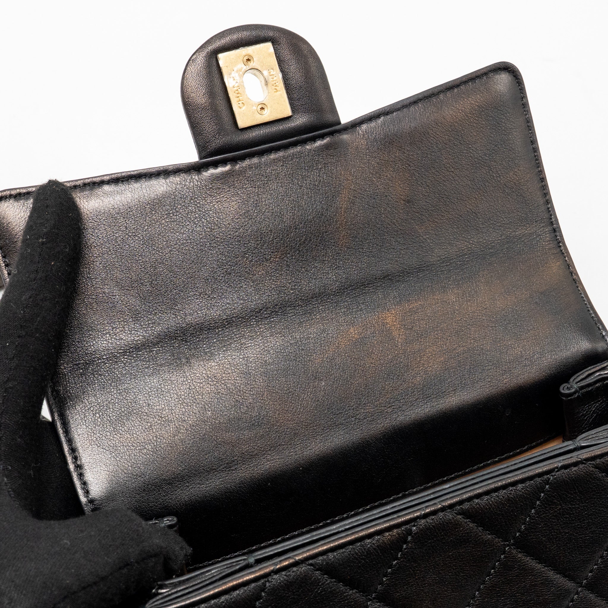 CHANEL 21S MOON MESSENGER BAG CALFSKIN BLACK GHW