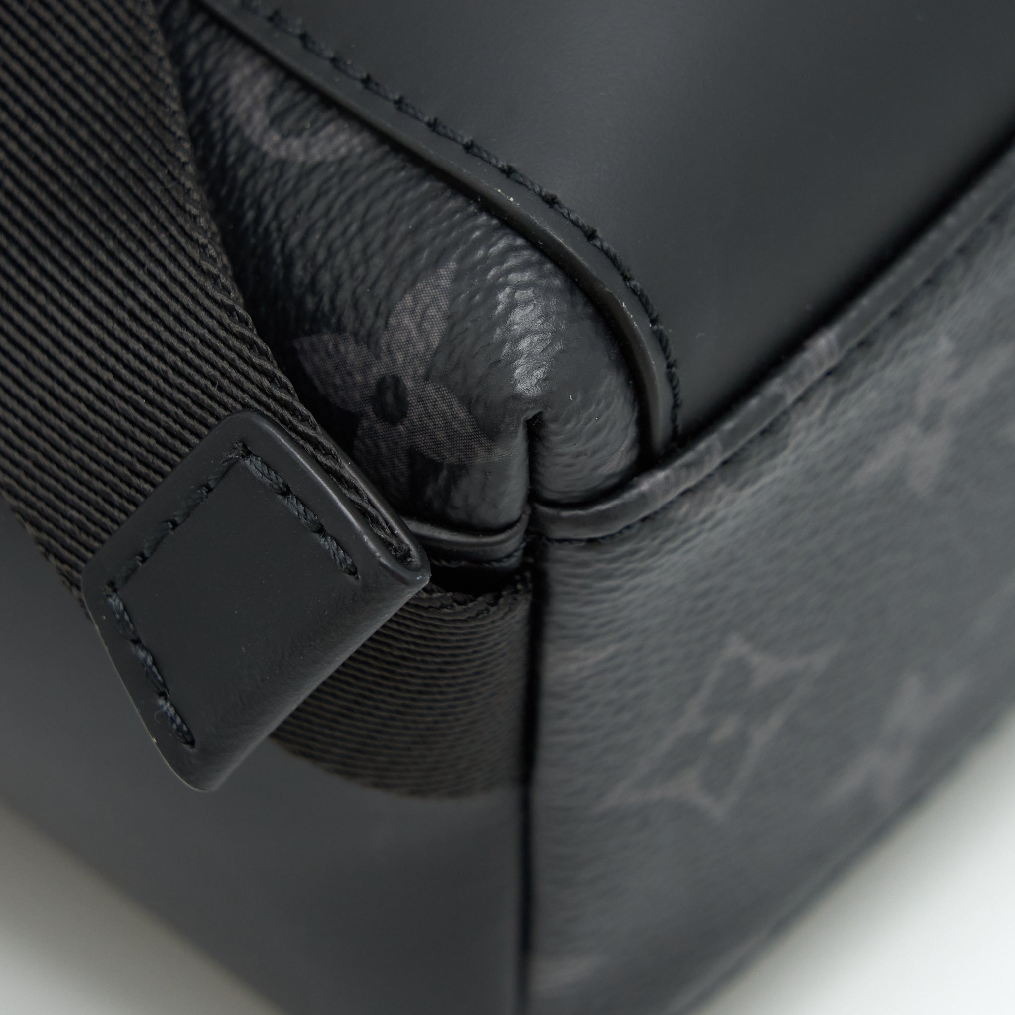 LOUIS VUITTON ECLIPSE VOYAGER MESSENGER BAG MONOGRAM CANVAS BLACK YEAR 2020