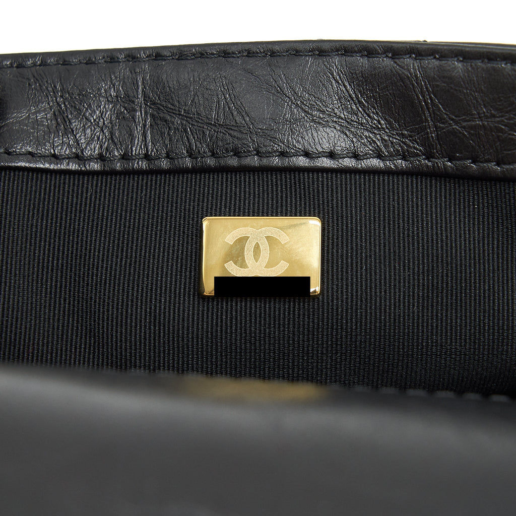 CHANEL 21B MESSENGER BAG CALFSKIN BLACK GHW