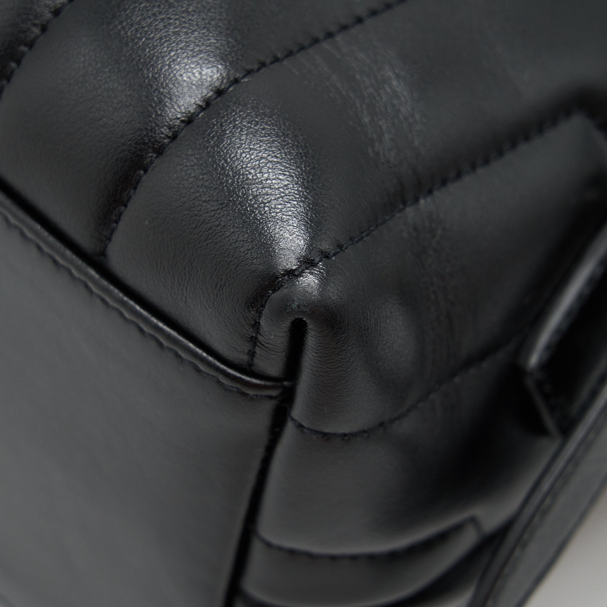SAINT LAURENT MEDIUM LOULOU BACKPACK BLACK Y MATELASS