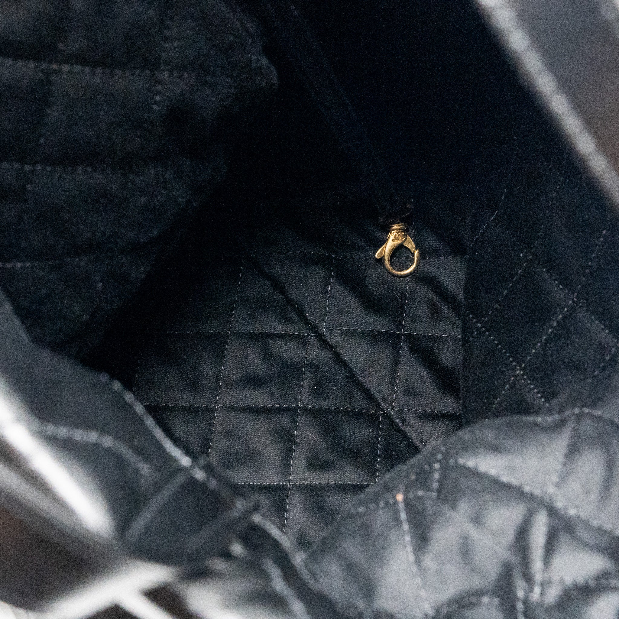 CHANEL 22 BACKPACK SHINY CALFSKIN  BLACK GHW (MICROCHIP)