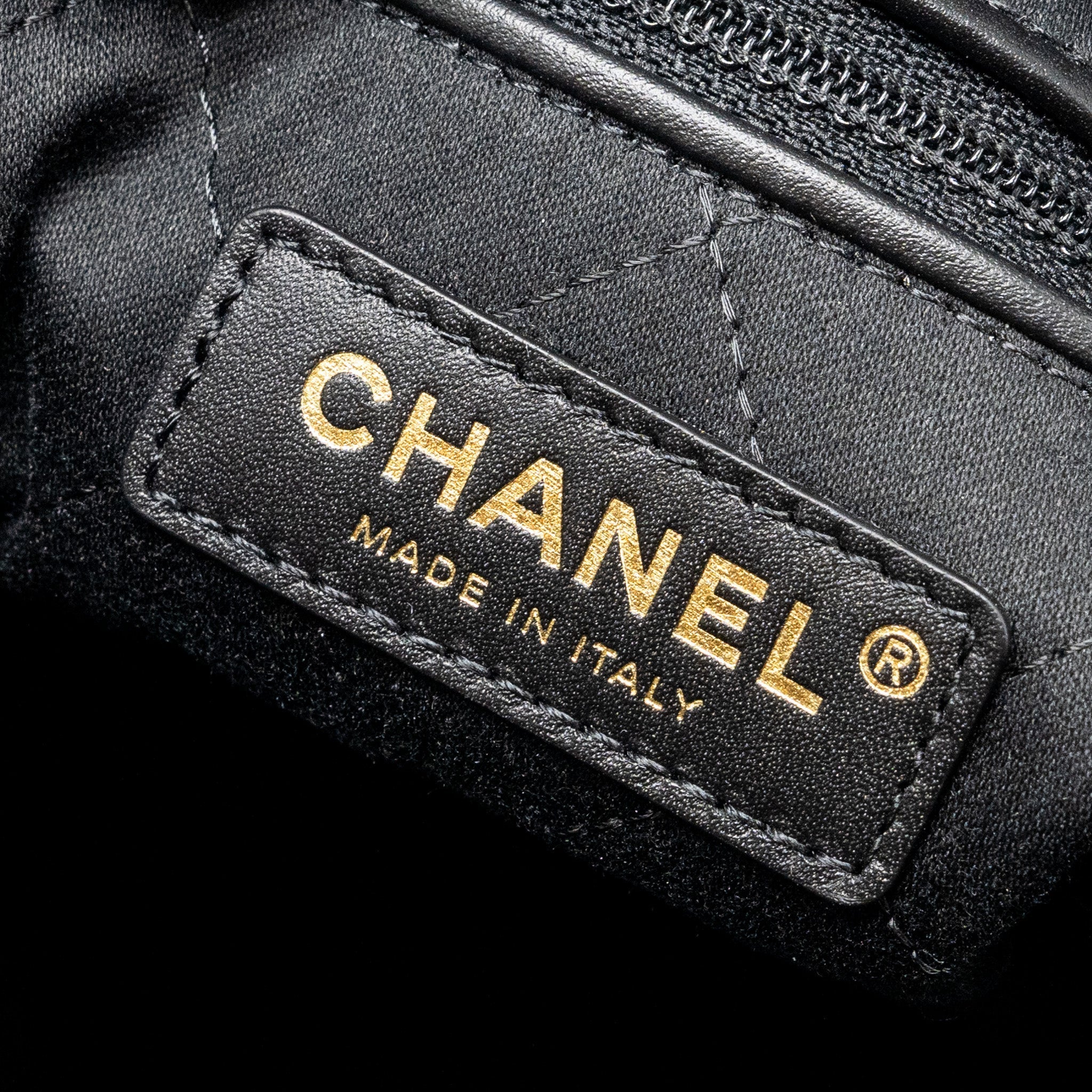 CHANEL 22 BACKPACK SHINY CALFSKIN  BLACK GHW (MICROCHIP)