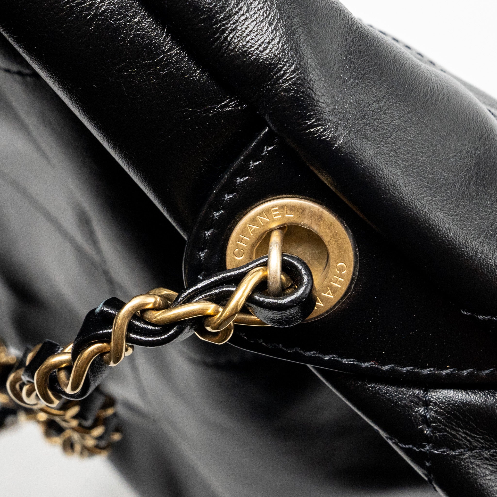 CHANEL 22 BACKPACK SHINY CALFSKIN  BLACK GHW (MICROCHIP)