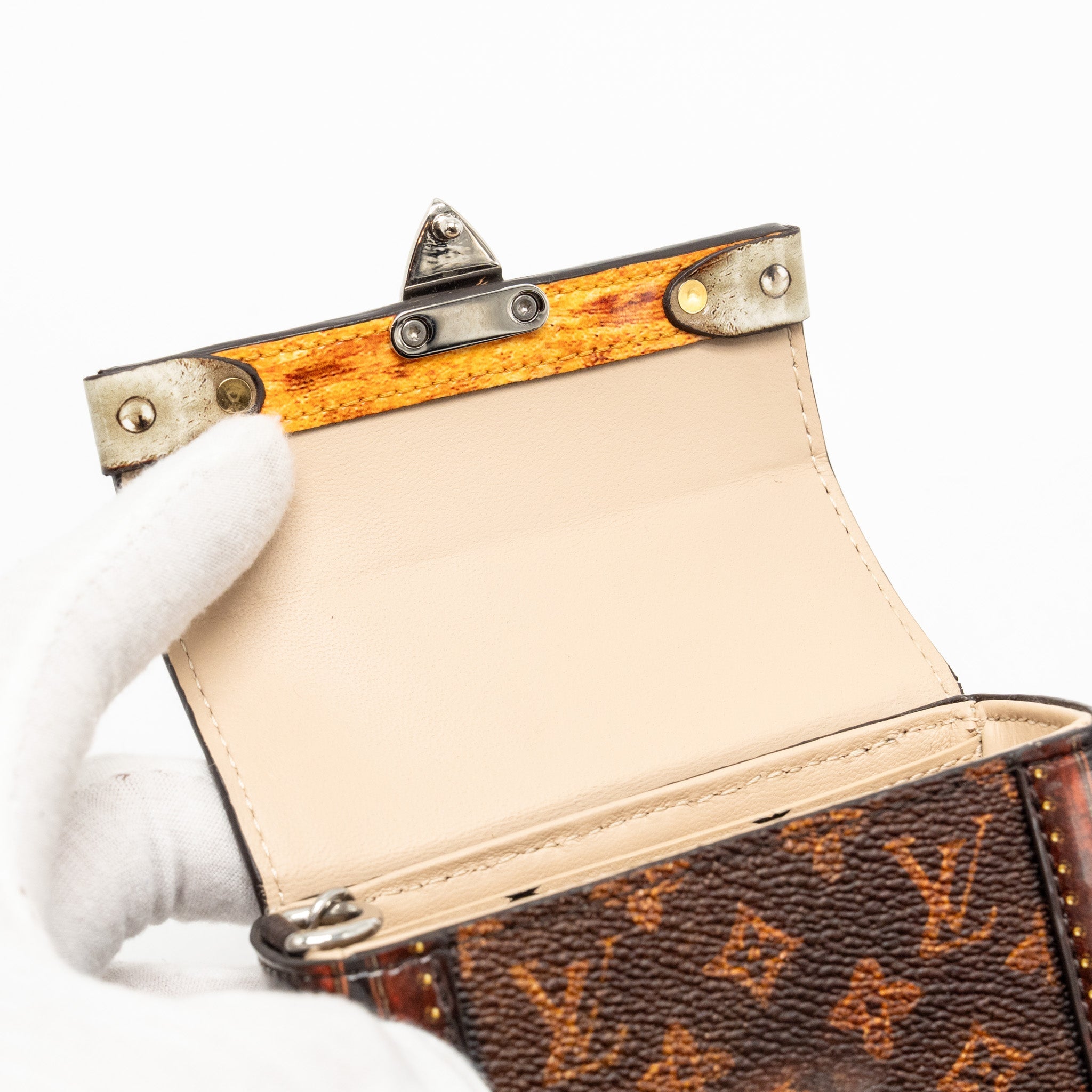LOUIS VUITTON ESSENTIAL TRUNK MINI BAG/BAG CHARM MONOGRAM CANVAS MULTICOLOUR HARDWARE