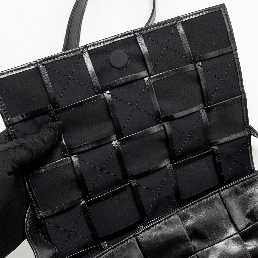 BOTTEGA VENETA CASSETTE MESSENGER BAG CALFSKIN BLACK SHW