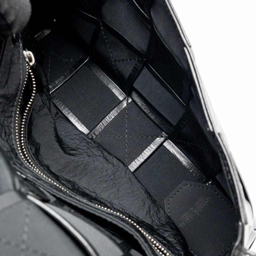 BOTTEGA VENETA CASSETTE MESSENGER BAG CALFSKIN BLACK SHW
