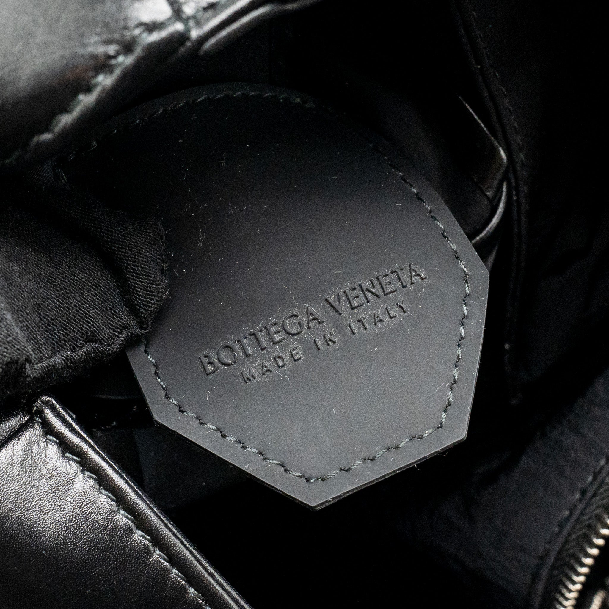 BOTTEGA VENETA CASSETTE MESSENGER BAG CALFSKIN BLACK SHW