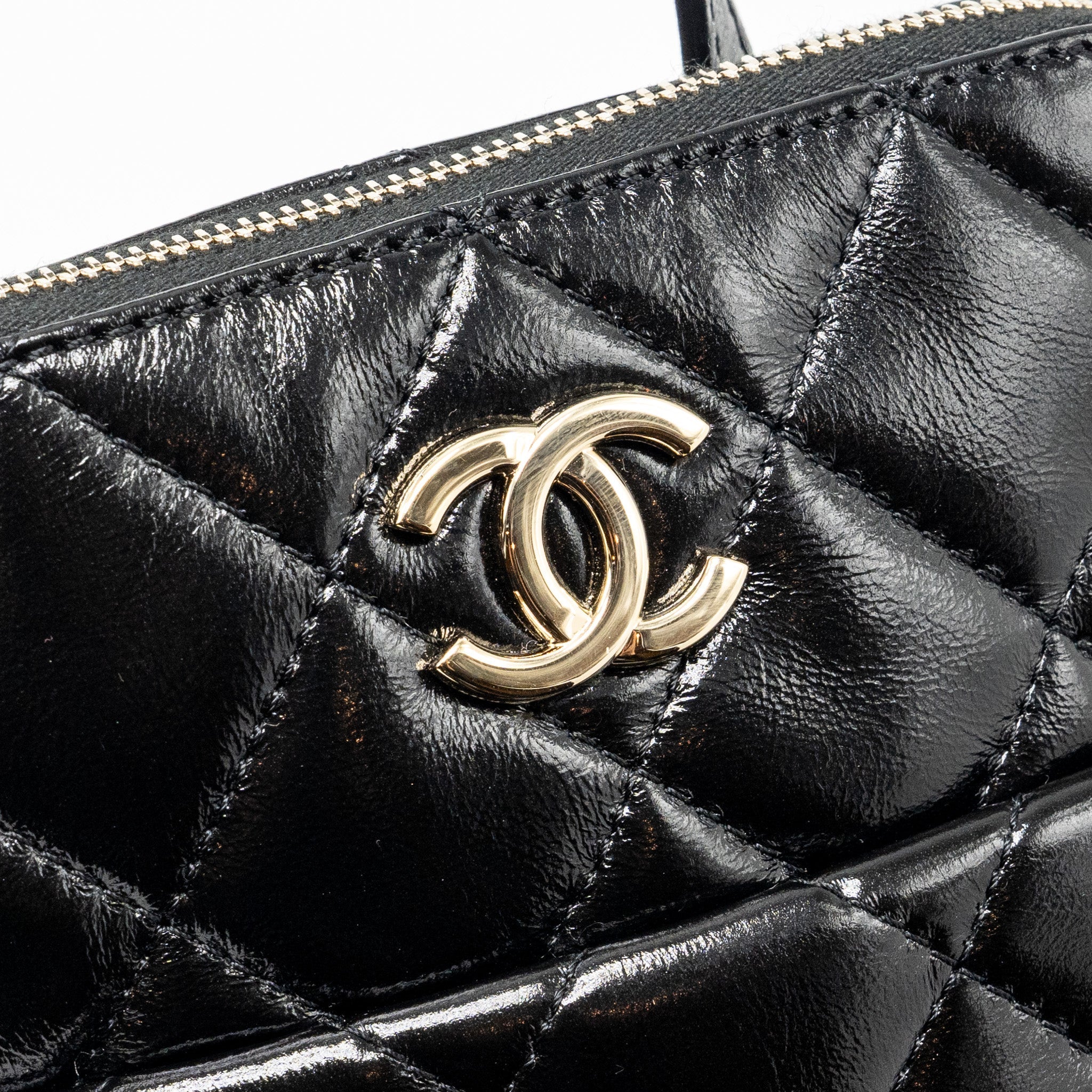 CHANEL 22A MINI BACKPACK PATENT BLACK LGHW (MICROCHIP)