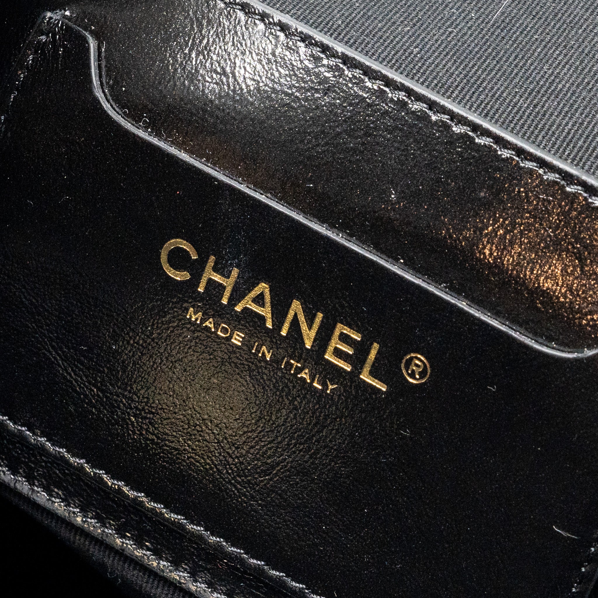 CHANEL 22A MINI BACKPACK PATENT BLACK LGHW (MICROCHIP)