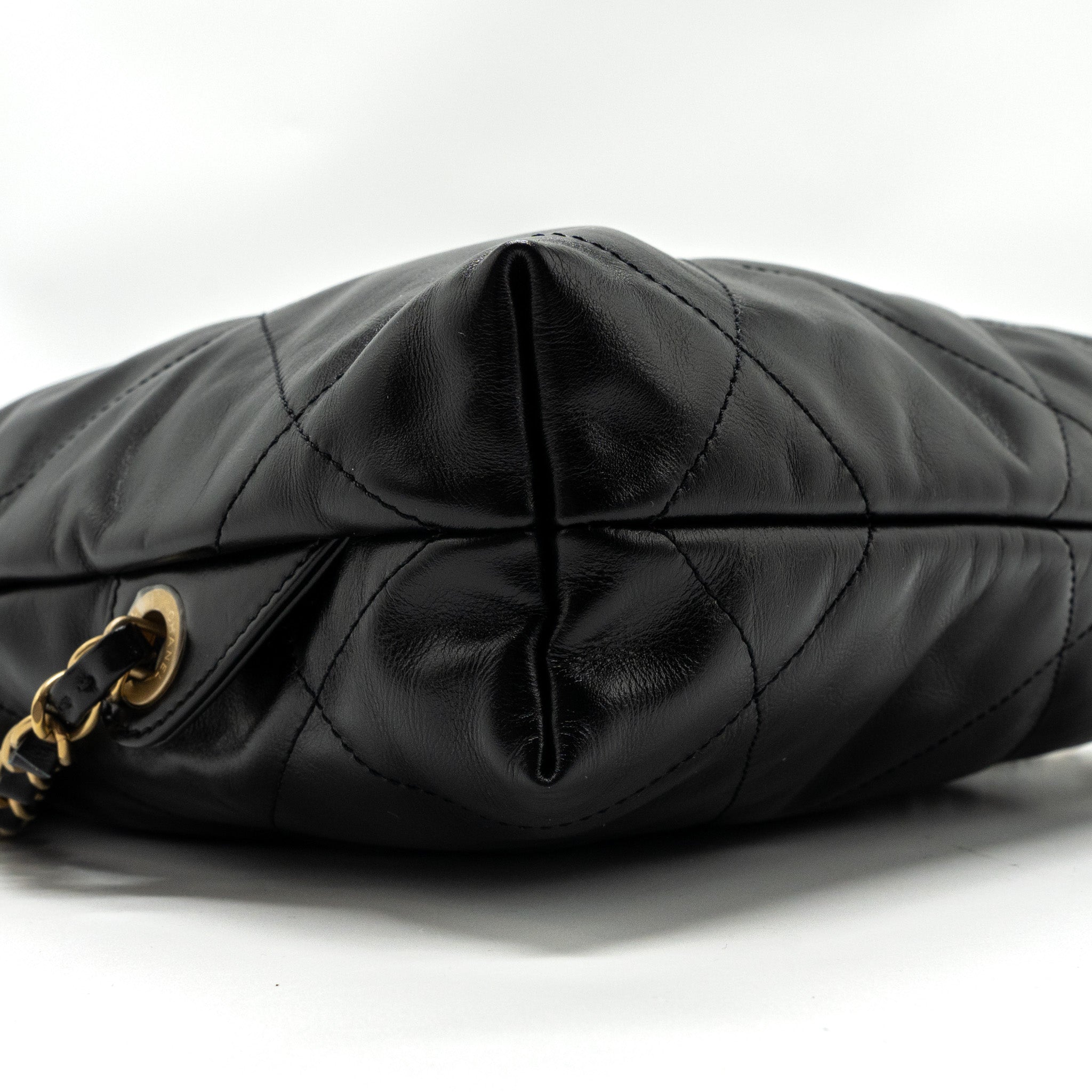 CHANEL 22 BACKPACK SHINY CALFSKIN BLACK GHW(MICROCHIP)