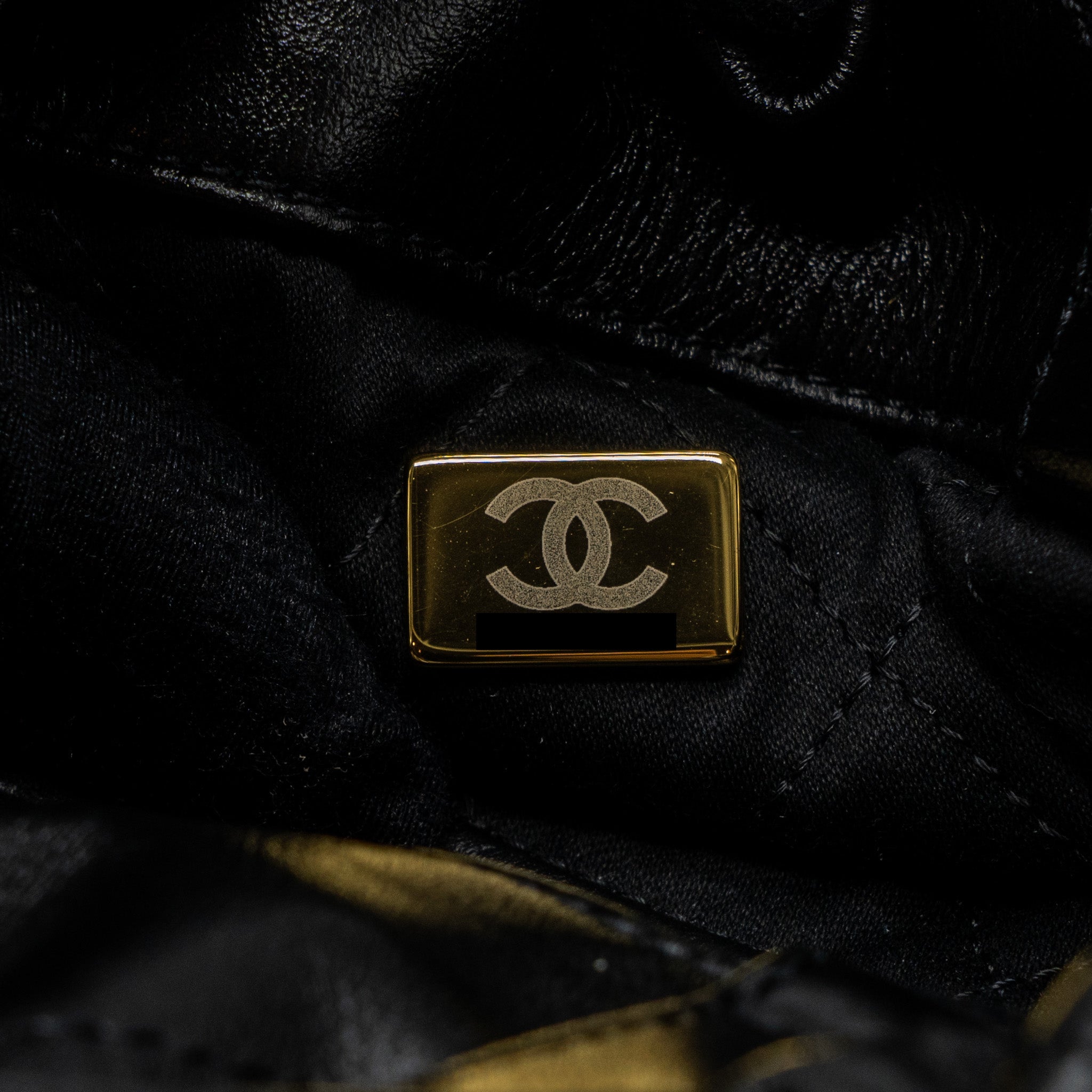 CHANEL 22 BACKPACK SHINY CALFSKIN BLACK GHW(MICROCHIP)