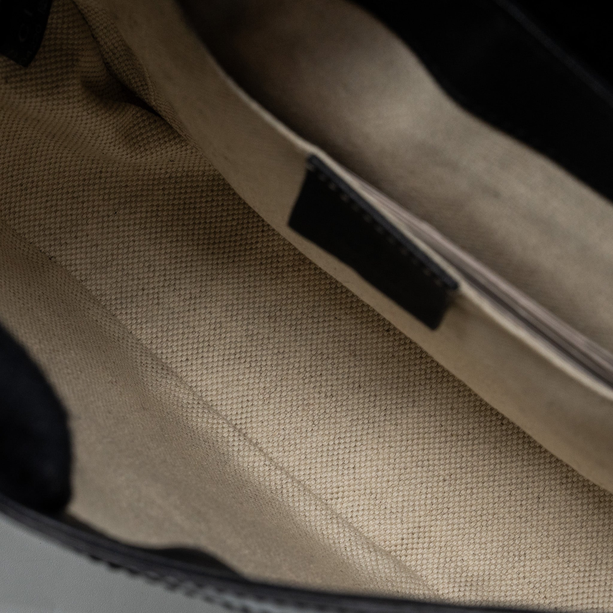GUCCI MESSENGER CROSSBODY BAG PATENT BLACK LGHW