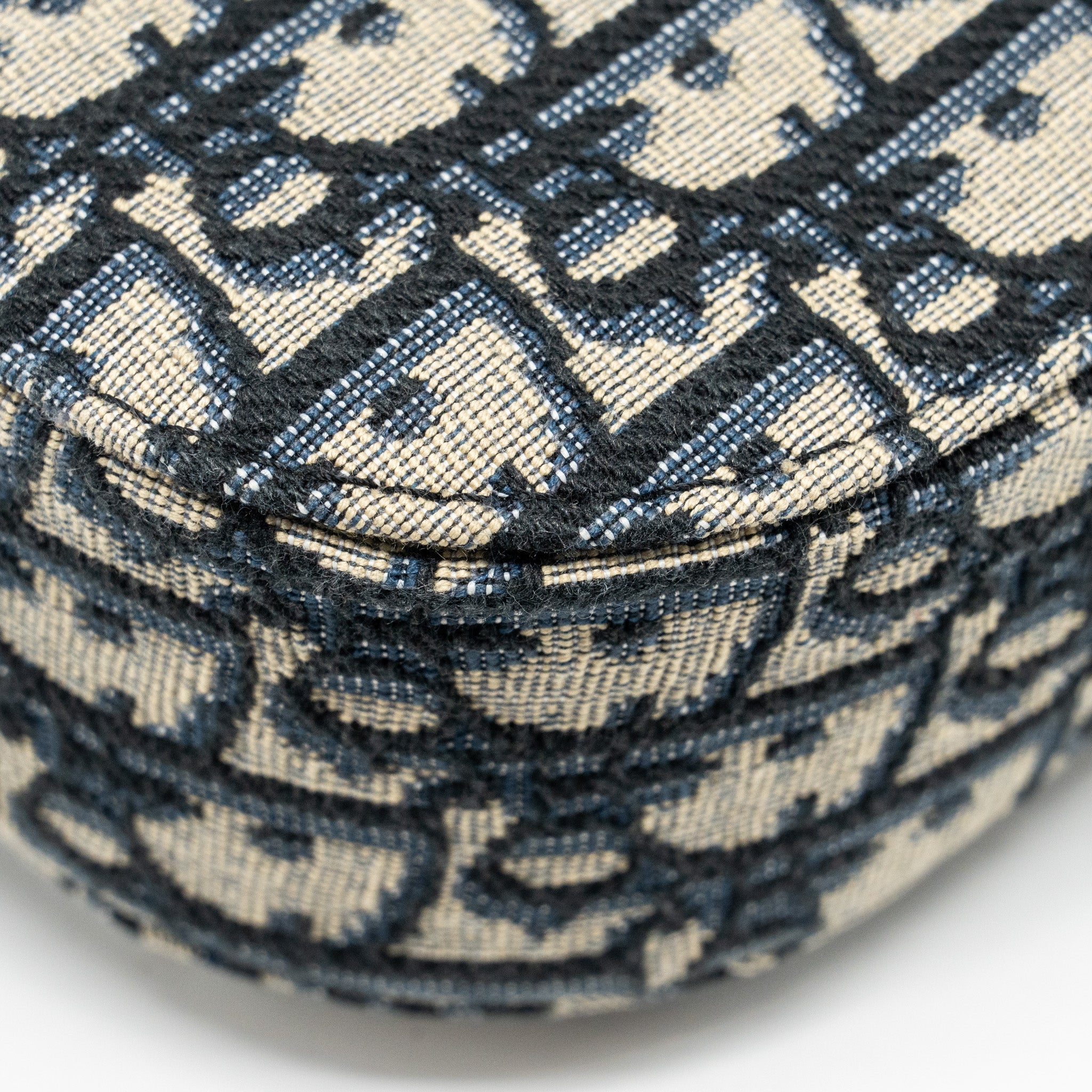 DIOR HOMME MINI SADDLE MESSENGER BAG WITH FLAP OBLIQUE JACQUARD/GRAINED CALFSKIN MULTICOLOUR HARDWARE