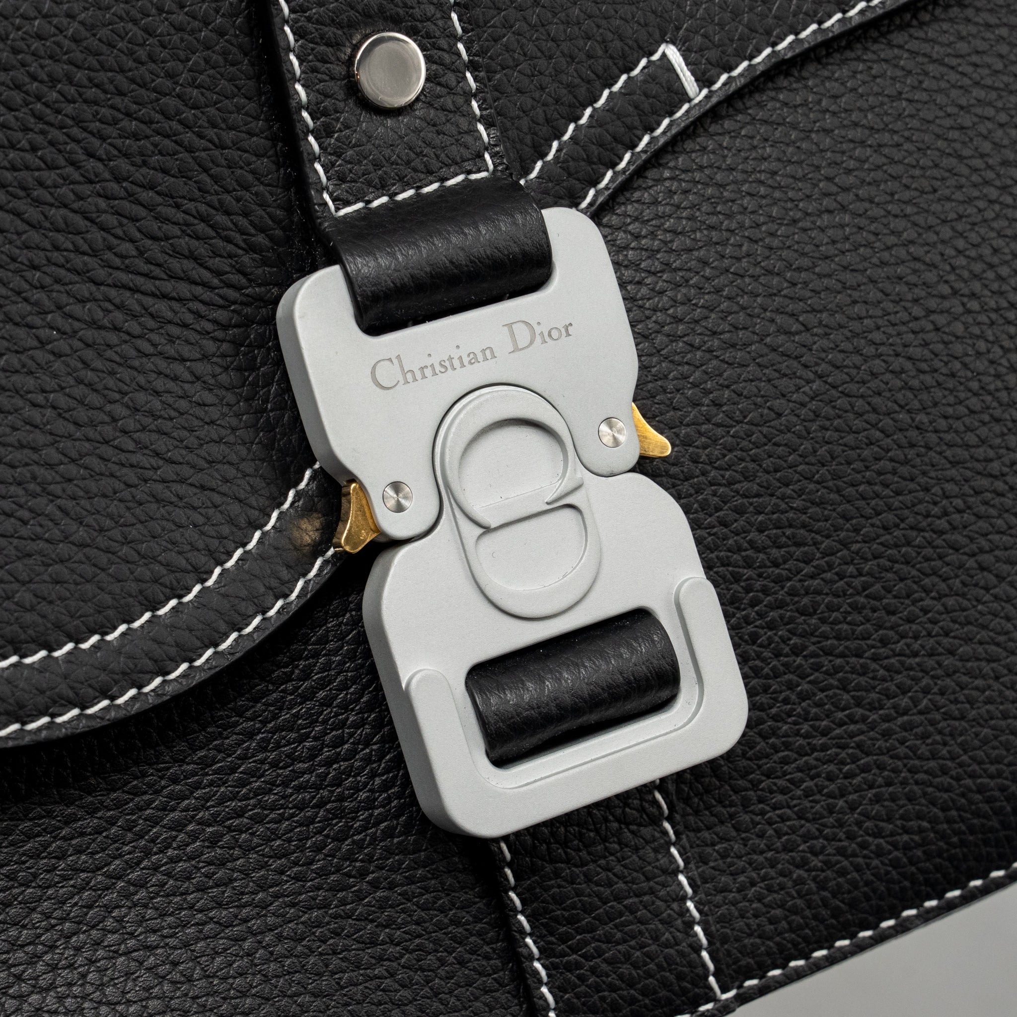 DIOR MEDIUM SADDLE FLAP MESSENGER BAG GRAINED CALFSKIN BLACK GHW