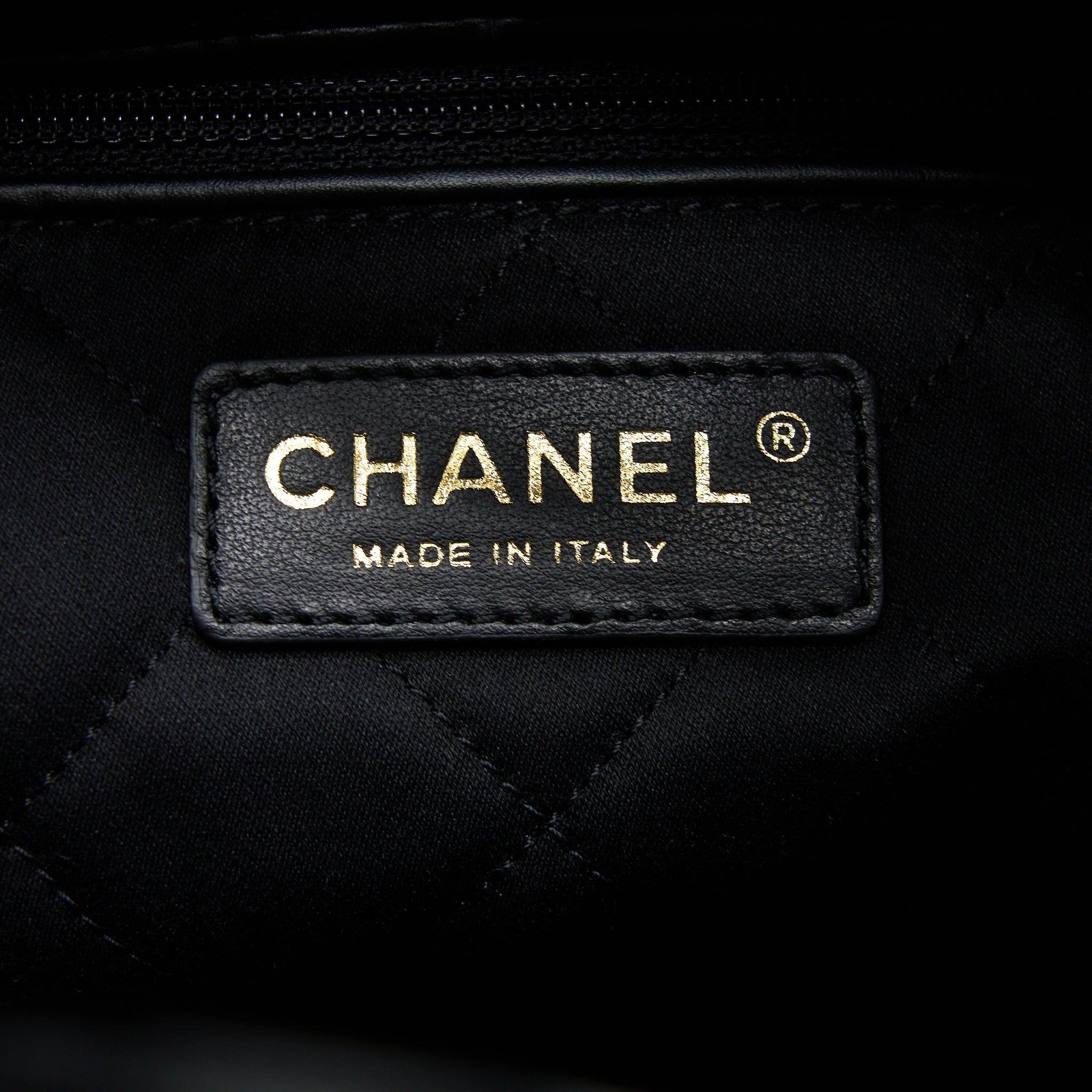 CHANEL 22 BACKPACK SHINY CALFSKIN BLACK BRUSHED GHW (MICROCHIP)